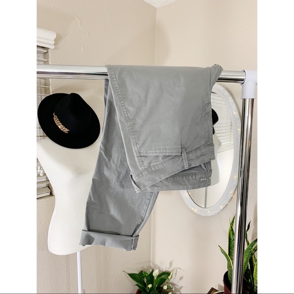 Old Navy Pants - Mid-Rise Pixie Ankle Chinos